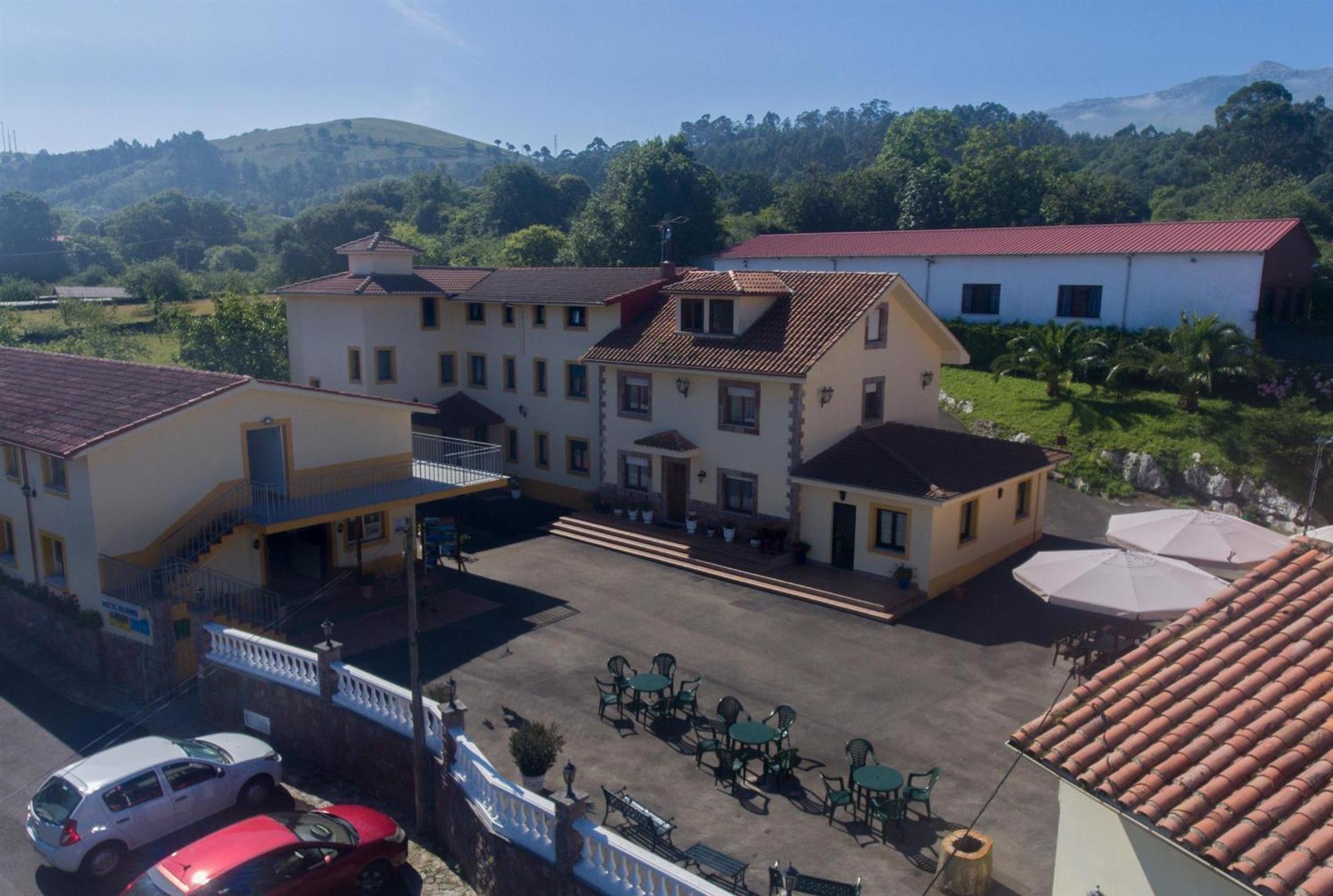 Hotel Alonso Льянес Экстерьер фото